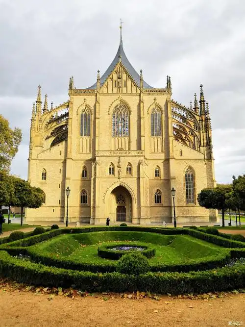 斯柯达溯源之旅欧洲最美哥特式教堂圣芭芭拉教堂