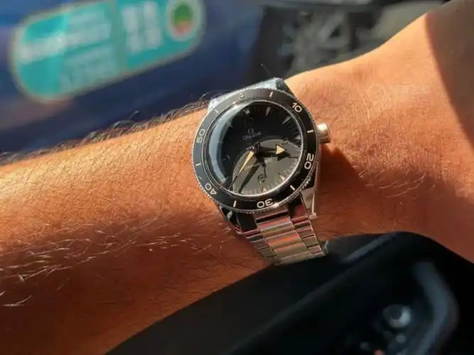 总结一下,这款海马全新的表带很好用,有三段调节机构,铝圈也增加了