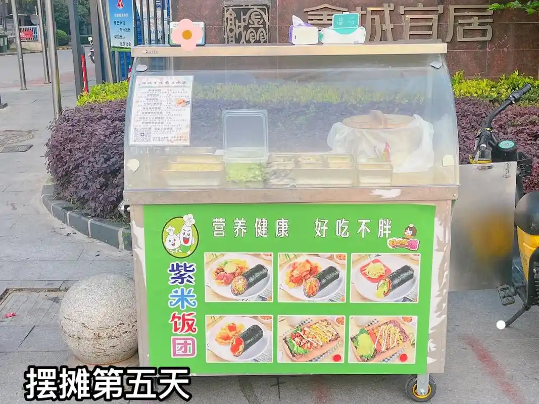 摆摊卖饭团的第五天.#记录摆摊生活 #饭团 今天6:30前就 - 抖音
