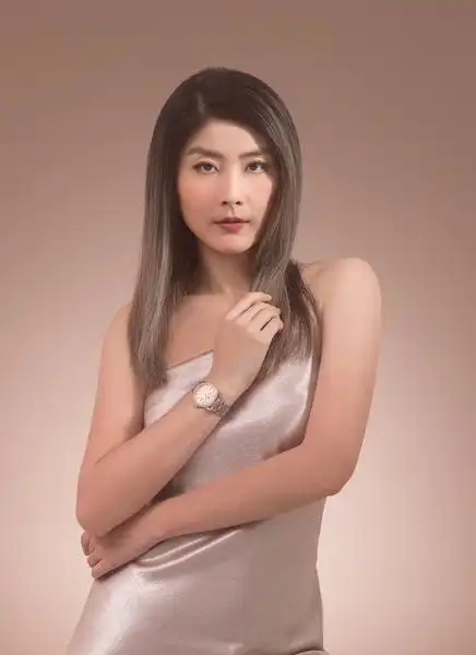 陈慧琳拍品牌形象广告 浪漫造型时尚优雅