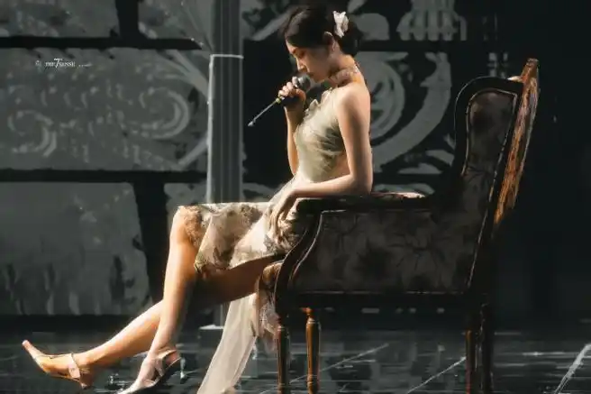 这就是民国大小姐本人吧#气质温婉 不失江南女子的柔美许佳琪的旗袍