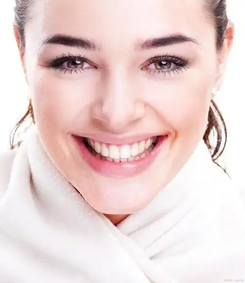 因此,拥有一口漂亮的牙齿对于想要拥有美丽脸型的人来说是至关重要的.