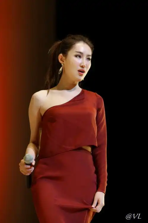 携著名男高音莫华伦,女高音王冰冰给大家拜年!