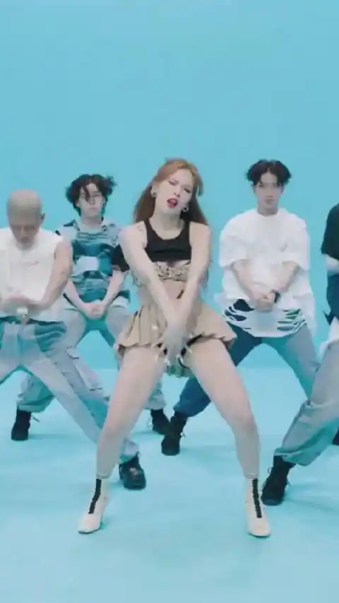 看起来很酷酷的感觉,但依旧惊艳#金泫雅热辣舞台#金泫雅这次的舞蹈