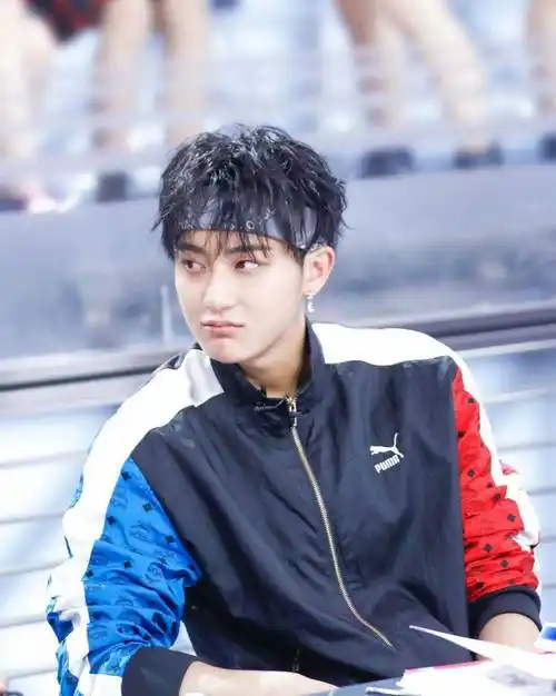 黄子韬微博公布自己的理想型女友是大乔,网友:不是露娜了么?