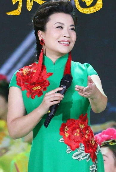 52岁的张也为何至今单身看完她的经历一般人确实不敢娶