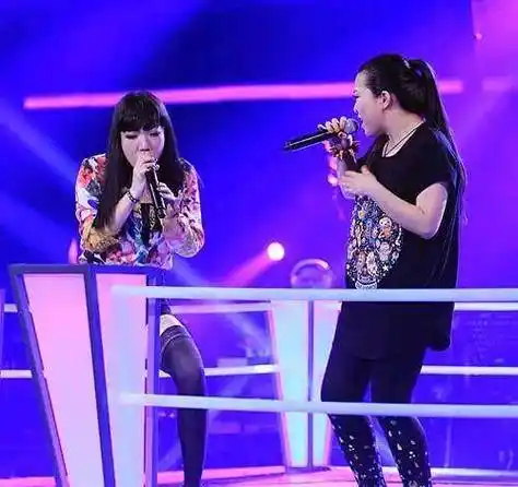 庾澄庆战队的吴莫愁拿下亚军后,可以说人气比梁博还要高许多,她也通过