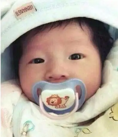 【图】杨幂小孩图片大曝光 粉丝们人肉搜索引发争议