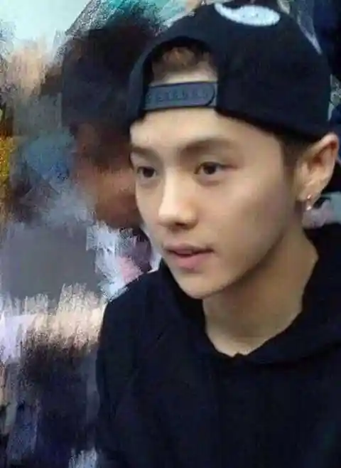 吴亦凡素颜封面憔悴又浮肿网友说好看多了