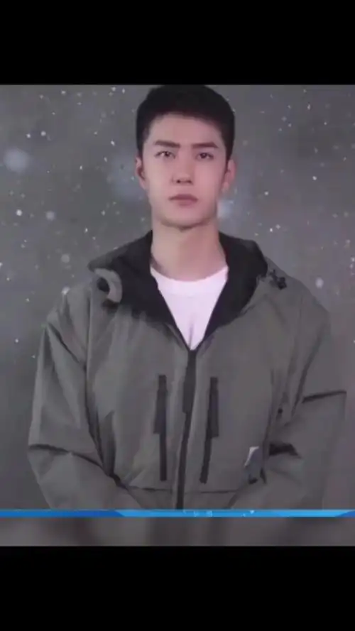 王一博寸头啵啵帅呆了