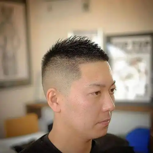 如今一款时尚的男生短发是不可或缺的,看最时尚的男士短发发型,快速