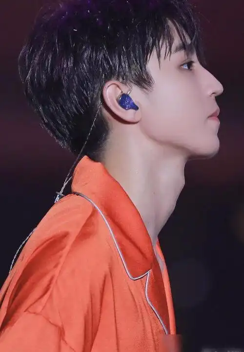 6位男星喉结天鹅颈对比,范丞丞一般最后两位绝了!|王俊凯_网易订阅