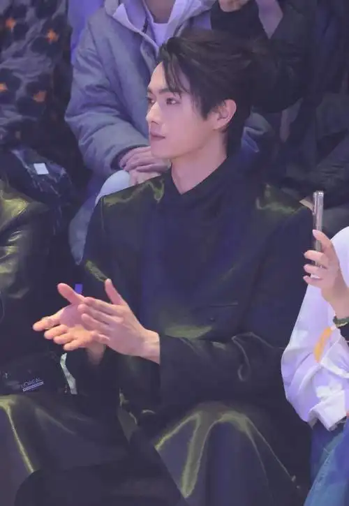 许凯,奚梦瑶出席欧莱雅pro发艺大秀活动|模特_网易订阅