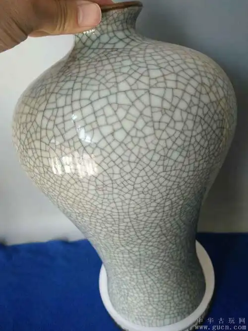 少见的宋代官窑冰裂纹梅瓶