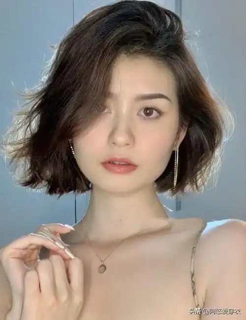 40岁女人最减龄发型,2021年流行发型女减龄短发