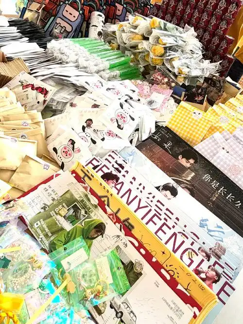 寄给小草的明信片#风里雨里成都等你@李易峰#祝李易峰0504生日快种