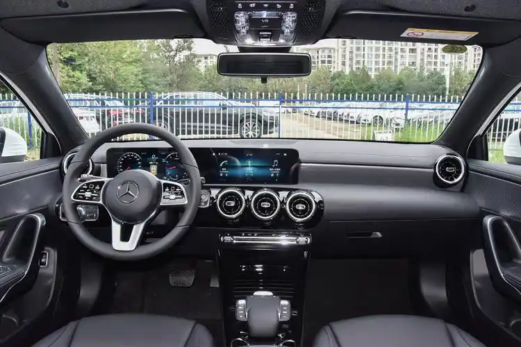 奔驰a级内饰-后排-发动机-易车