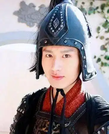 有着大家熟悉的《王的女人》,《爱在风起云涌时》等作品;而之后成毅在