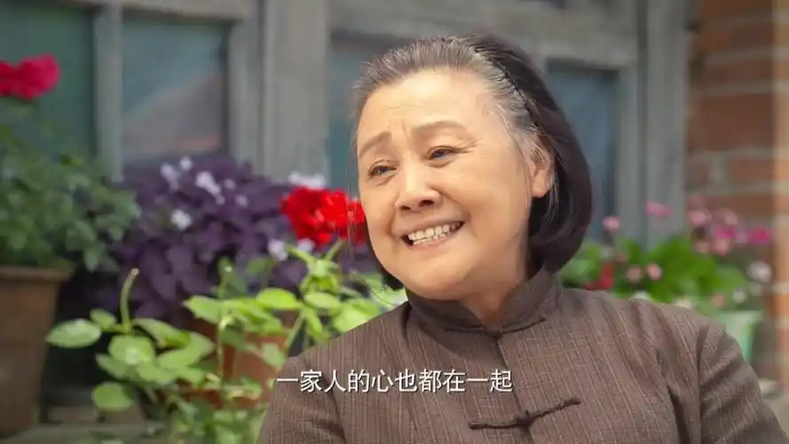 小草青青丈夫走的早多亏了儿子能够撑起家