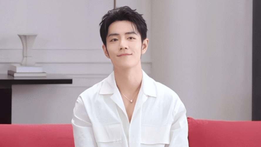 肖战直播被赞温润如玉,谐音梗引现场欢笑