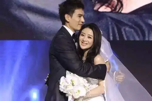 娱乐圈最爱的一对!以前靠卖包和手表为生,现在成了明星!