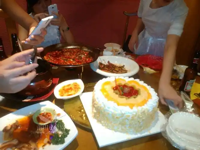 朋友生日请客了