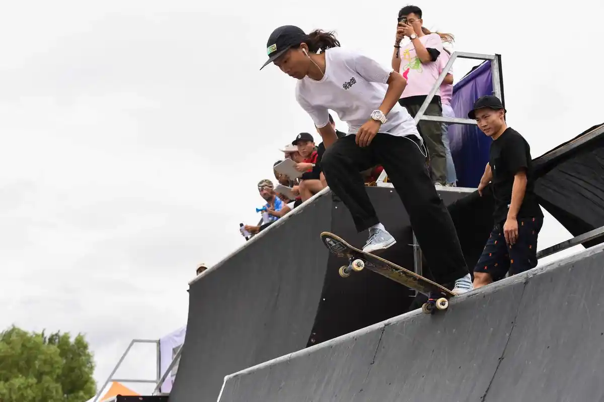 滑板——呼和浩特上演街式滑板赛