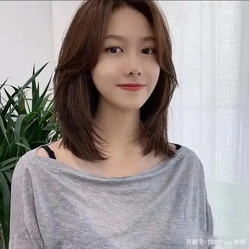 比长发短一截的"锁骨发型",夏天时髦又凉快