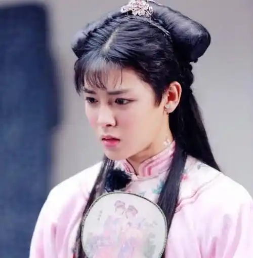 男星女装大比拼,王俊凯鹿晗甜美,刘宇宁变化大,肖央令人意外_扮相