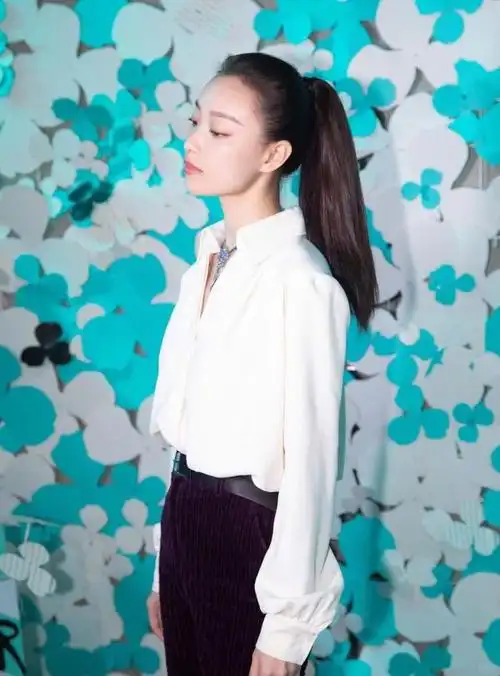倪妮白衬衣穿搭,适用于春天日常通勤