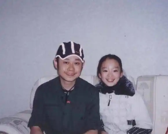 刀郎两任妻子:前妻生女儿40天不堪贫困离开,现任多年不离不弃