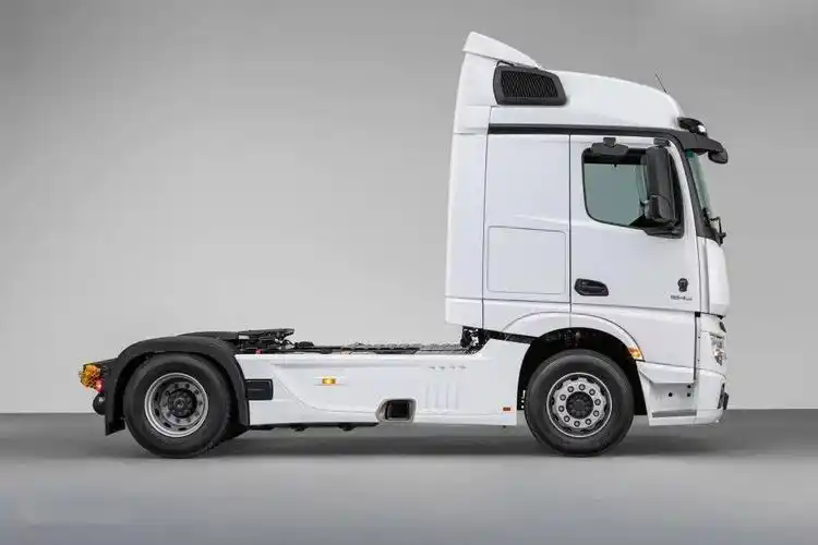 奔驰新款阿克托斯f牵引车,设计紧凑亮点多,更加适合国内市场