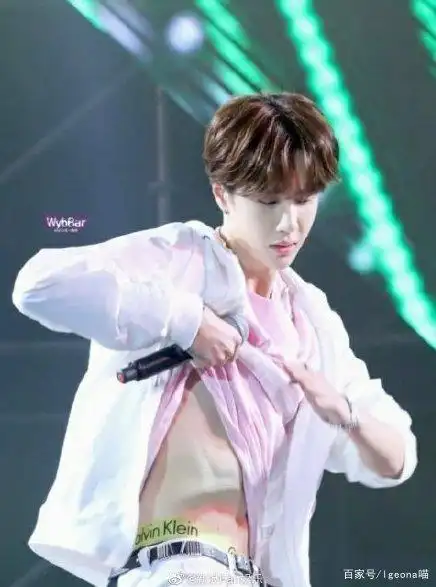 少年绝世好腰,你品,你细品,这个"腰"精,王一博我可以