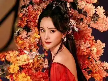 杨幂# 在#狐妖小红娘月红篇# 中演绎古装角色,她说:"涂山,有我在,都