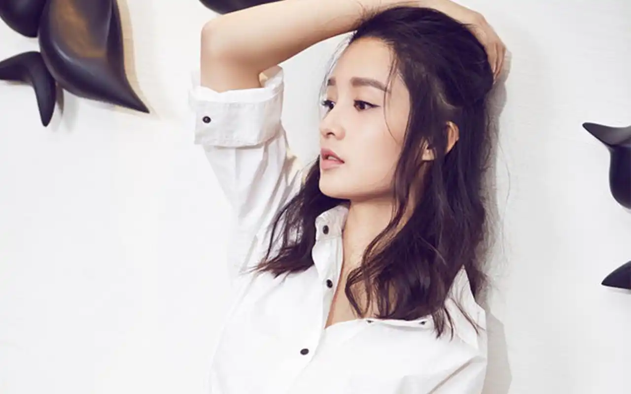 美女李沁时尚唯美写真图片桌面壁纸高清大图预览1920×1200_大陆明星