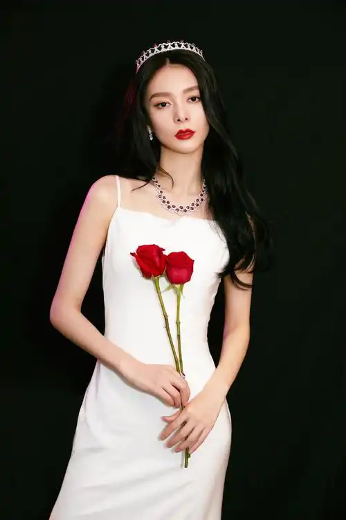 傅菁吊带白裙性感写真图片1111