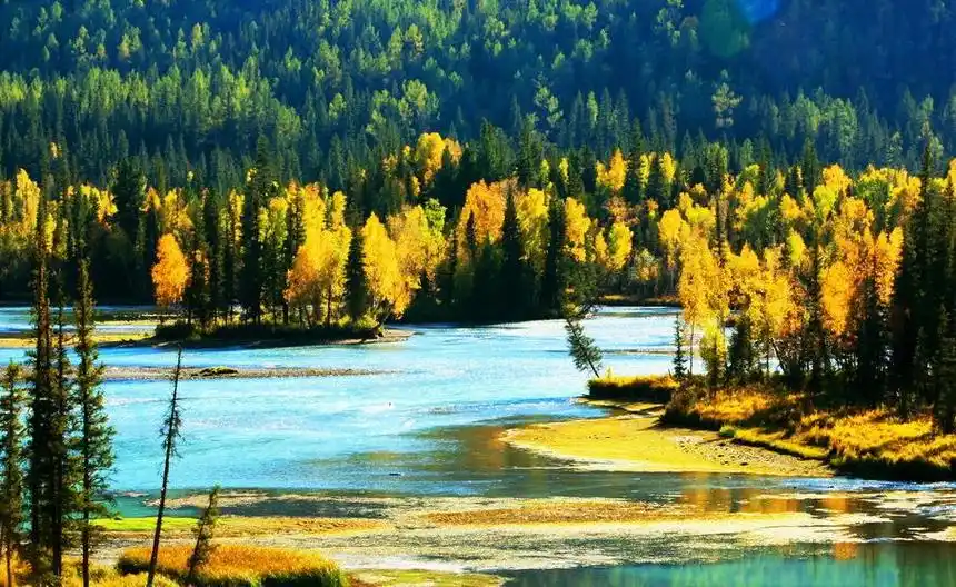 新疆有一高颜值景区,风景宛如童话世界一般,却因高消费惹人不满