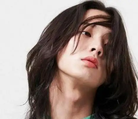 男生长头发有哪些好看的发型,慵懒随性文艺范十足-图3