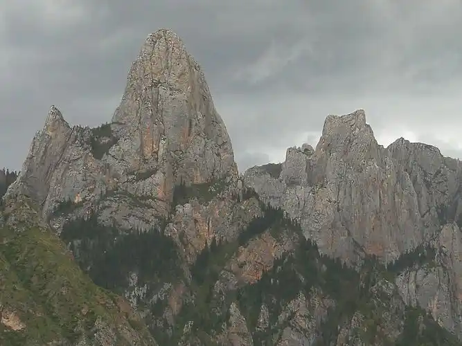 秦岭迭山 措美峰下