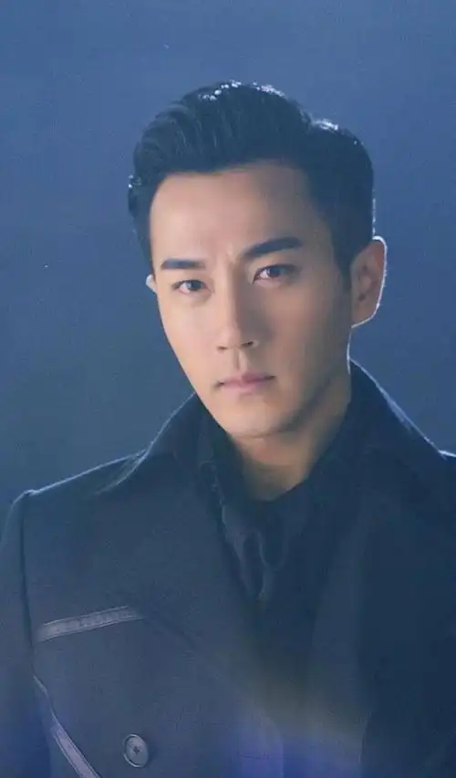 没想到,2020年这剧翻拍,他又演了这个角色,真是神奇!