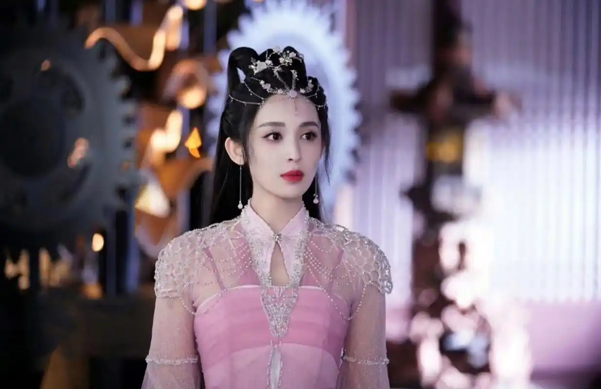 西域美女#古力娜扎# 的古装太美了,宛如七仙女下凡. #秋日生活创作季