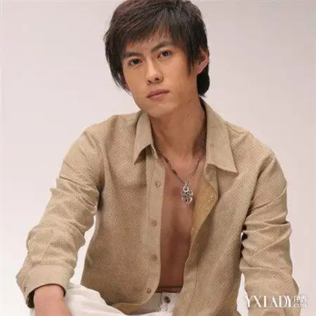 男神靳东与王骏毅好像 他们是同一个人吗