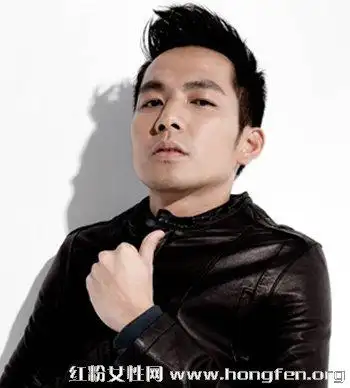 男生飞机头发型怎么打理 简单几步打造钟汉良帅气短发(图)