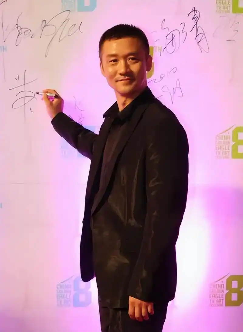 回顾黄志忠抛弃相爱13年的何音52岁依旧单身有柯蓝陪伴不孤单