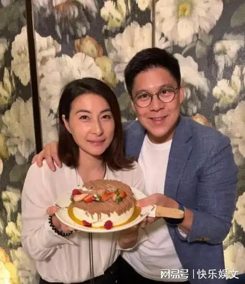 42岁郭晶晶庆结婚11周年!