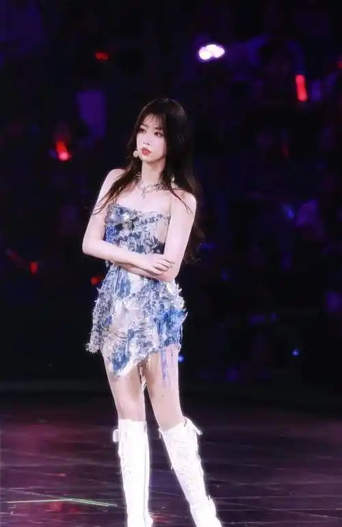 虞书欣泪洒the9演唱会,花路一直走,美好的青春一去不复回_舞台_孔雪儿
