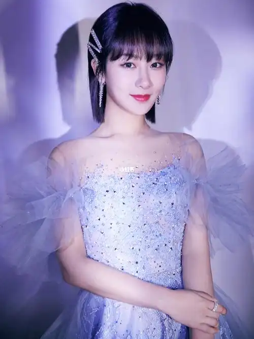 被全网夸爆73_婚纱_杨紫_礼服_浪漫_钻石_一字肩_甜美可爱