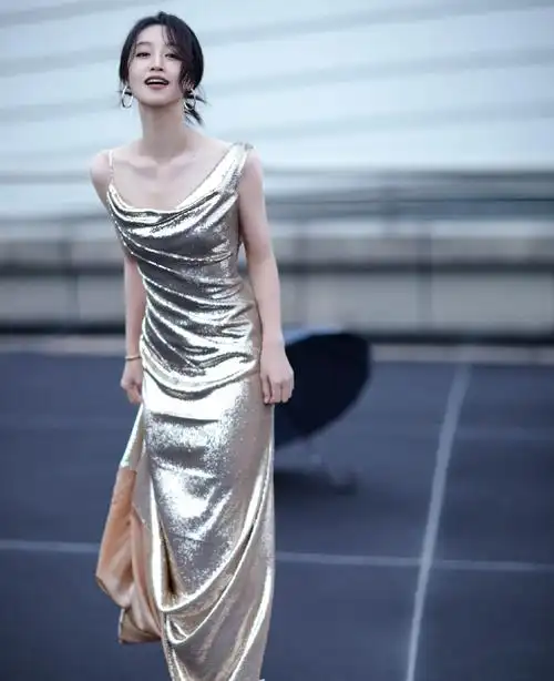 蓝盈莹银色长裙美背写真雍容华贵端庄优雅