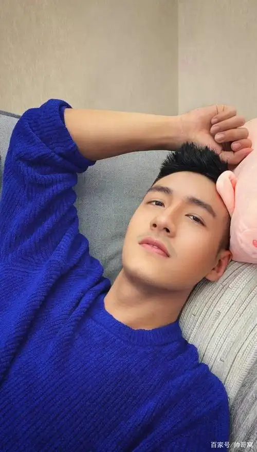 阳光可爱的小清新男生,某艺术学院大三学生被称为全校最帅的校草