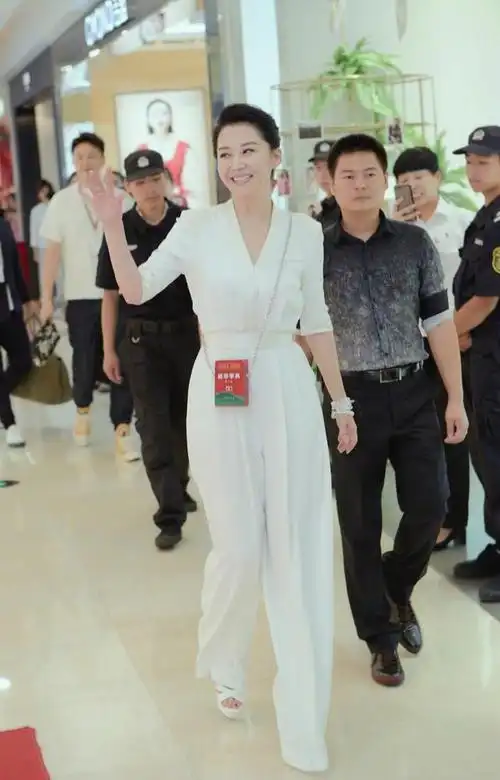 51岁许晴受刺激了?